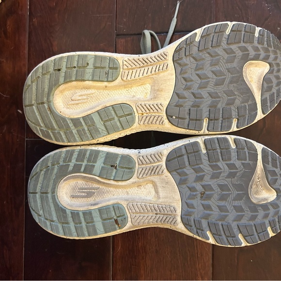 🩶🩷 Skechers Pink and Gray GO RUN Supersonic Max A/T size 9
FREE SHIPPING! 🆓 - Picture 4 of 7